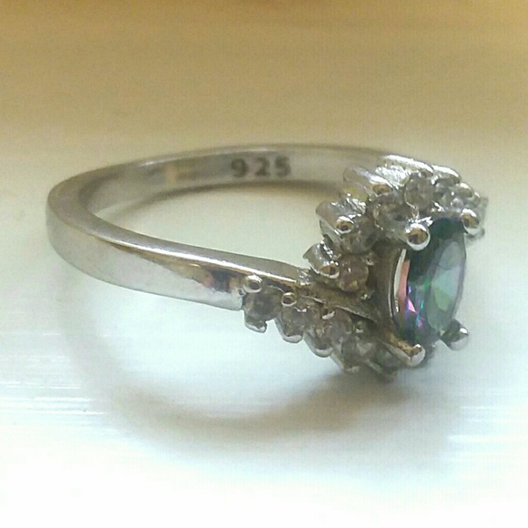 Gemstone ring - Picture 2 of 2
